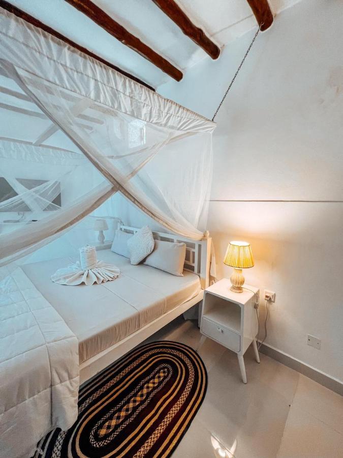 Met Beach Resort Малінді Екстер'єр фото