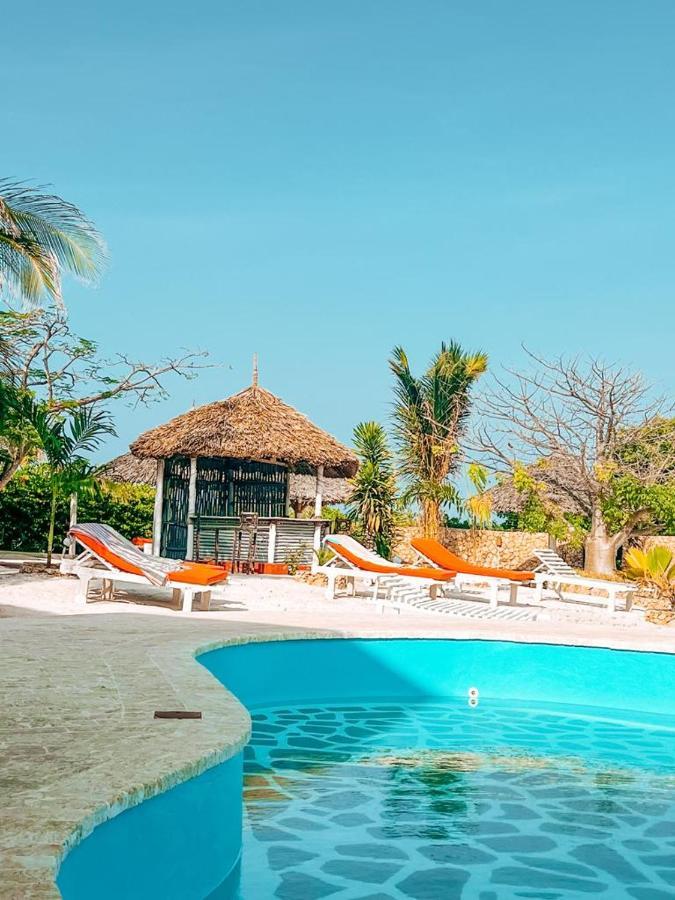 Met Beach Resort Малінді Екстер'єр фото